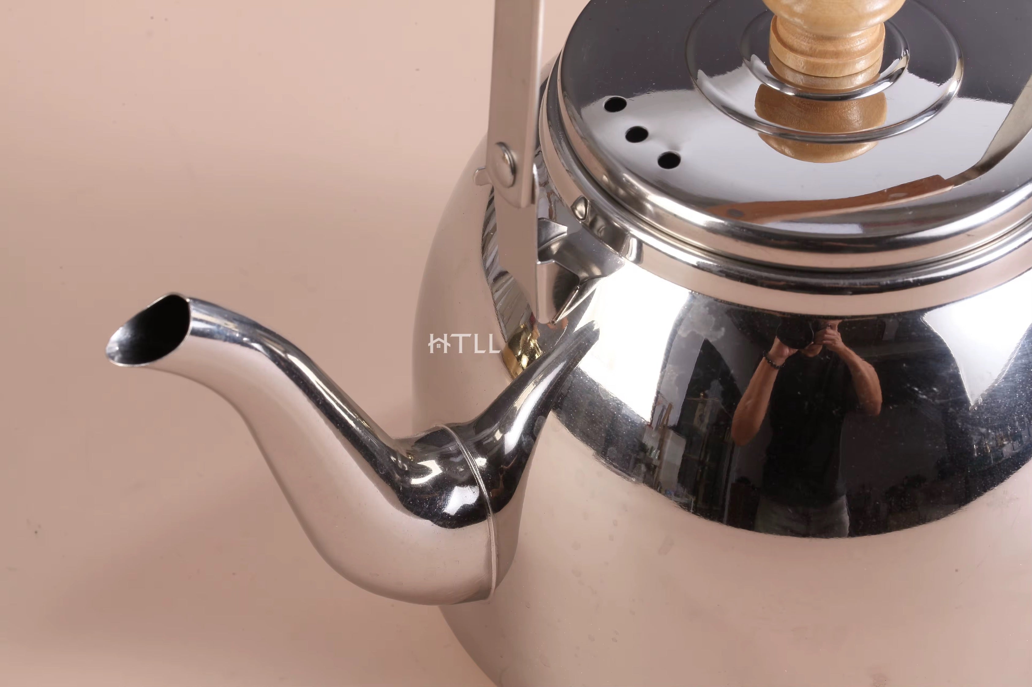 Stainless Steel Whistling Tea Kettle with Removable Infuser & Wooden Handle – 1.5L