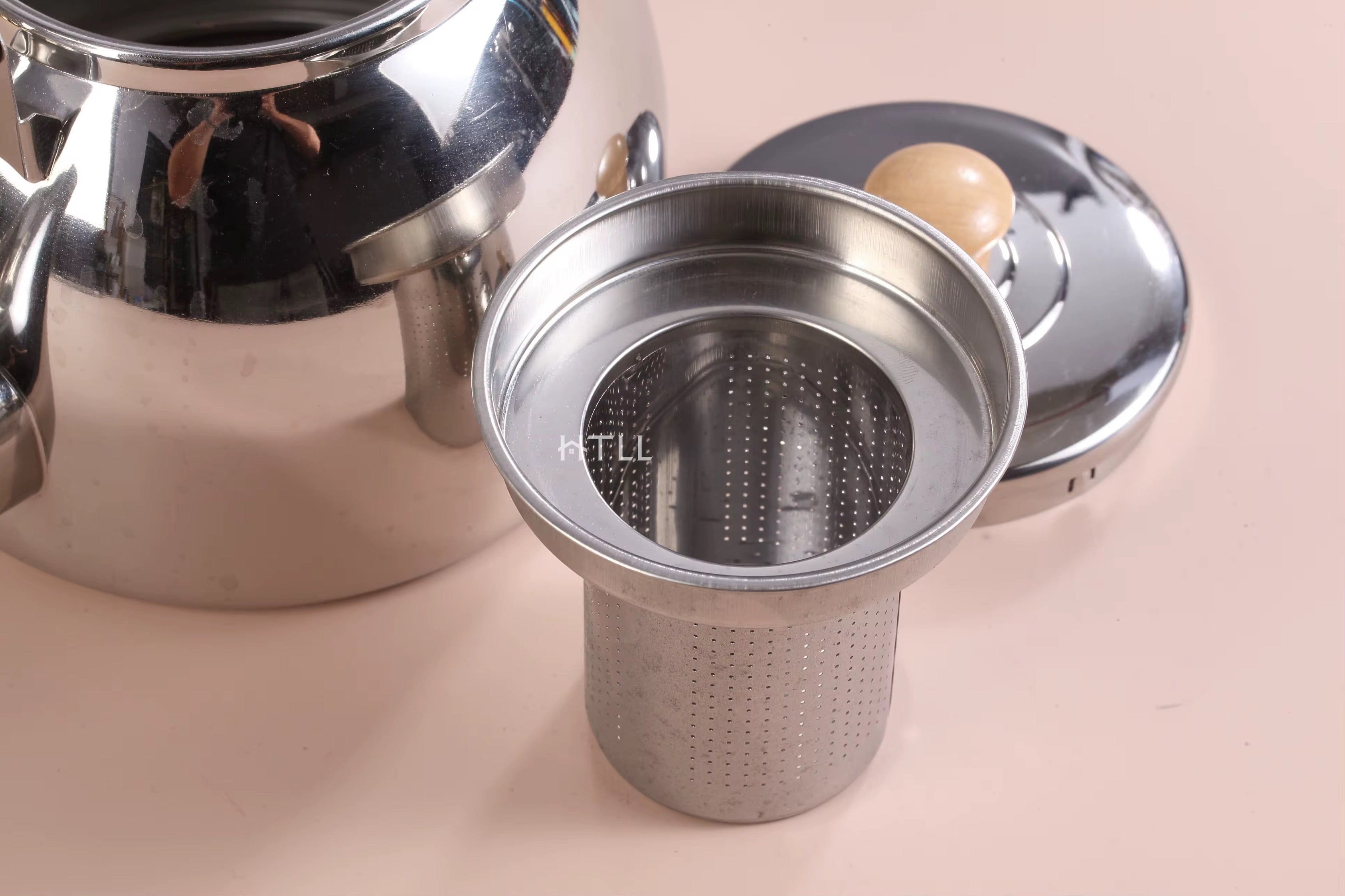 Stainless Steel Whistling Tea Kettle with Removable Infuser & Wooden Handle – 1.5L